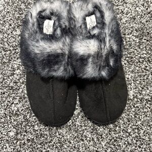 Sole mates black Faux Fur Slippers womans 7/8